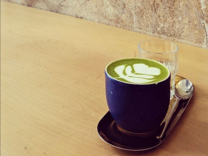 matcha latte como se hace